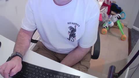 Snapshot of essex_wild chatting on 12.15.24 Morph online show from 12.15.24