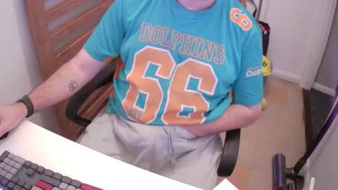 Snapshot of essex_wild chatting on 10.04.25 Morph online show from 10.04.25