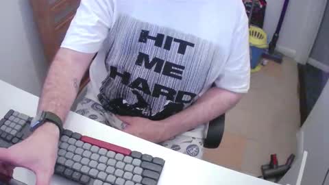 Snapshot of essex_wild chatting on 11.18.25 Morph online show from 11.18.25