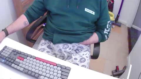 Snapshot of essex_wild chatting on 11.19.25 Morph online show from 11.19.25