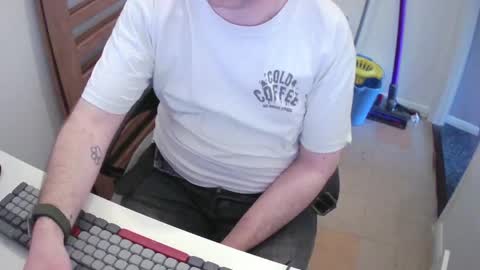 Snapshot of essex_wild chatting on 04.25.26 Morph online show from 04.25.26