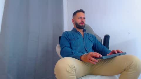 Snapshot of esteban7984068 chatting on 12.15.24 esteban online show from 12.15.24