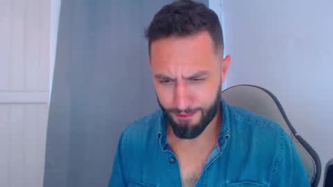 Snapshot of esteban7984068 chatting on 12.17.24 esteban online show from 12.17.24