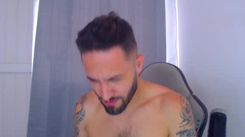 Snapshot of esteban7984068 chatting on 12.19.24 esteban online show from 12.19.24