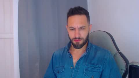 Snapshot of esteban7984068 chatting on 12.23.24 esteban online show from 12.23.24