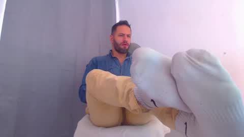 Snapshot of esteban7984068 chatting on 01.02.25 esteban online show from 01.02.25