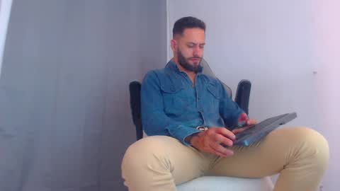 Snapshot of esteban7984068 chatting on 01.05.25 esteban online show from 01.05.25