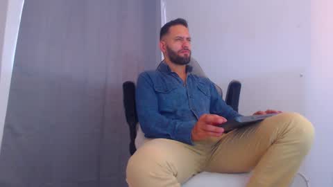 Snapshot of esteban7984068 chatting on 01.12.25 esteban online show from 01.12.25