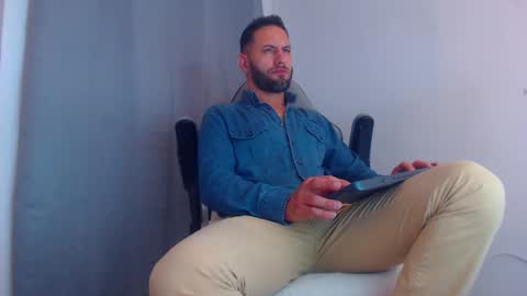 Snapshot of esteban7984068 chatting on 01.23.25 esteban online show from 01.23.25