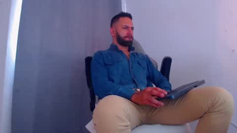 Snapshot of esteban7984068 chatting on 01.30.25 esteban online show from 01.30.25