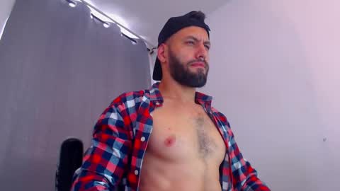 Snapshot of esteban7984068 chatting on 02.07.25 esteban online show from 02.07.25