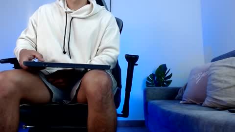 Snapshot of esteban_de_louise chatting on 04.20.26 ESTEBAN online show from 04.20.26