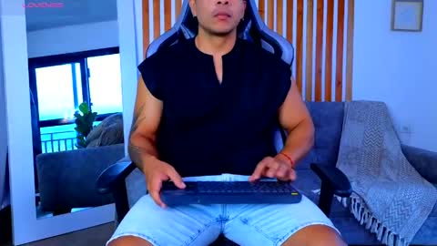 Snapshot of esteban_de_louise chatting on 05.16.26 ESTEBAN online show from 05.16.26