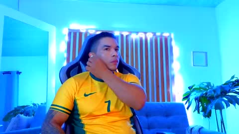 Snapshot of esteban_de_louise chatting on 05.27.26 ESTEBAN online show from 05.27.26