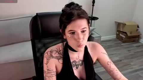 Ester Henderson online show from 07.04.26