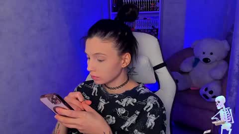 Ester online show from 02.04.25