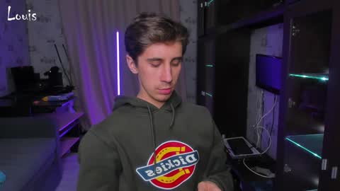 Snapshot of esthetics_boys chatting on 12.08.24 LOUIS online show from 12.08.24