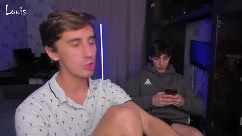 Snapshot of esthetics_boys chatting on 12.15.24 LOUIS online show from 12.15.24