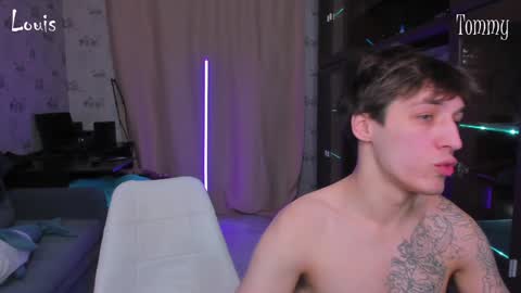 Snapshot of esthetics_boys chatting on 12.22.24 LOUIS online show from 12.22.24