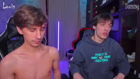 Snapshot of esthetics_boys chatting on 01.17.25 LOUIS online show from 01.17.25