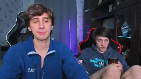 Snapshot of esthetics_boys chatting on 02.26.25 LOUIS online show from 02.26.25