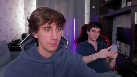 Snapshot of esthetics_boys chatting on 03.07.25 LOUIS online show from 03.07.25