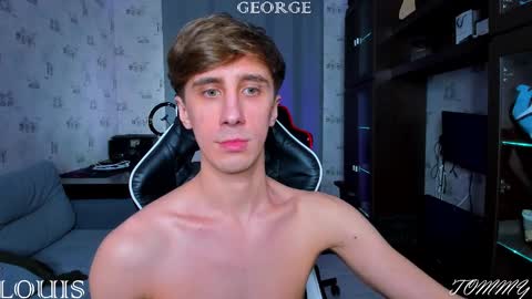 Snapshot of esthetics_boys chatting on 03.10.25 LOUIS online show from 03.10.25