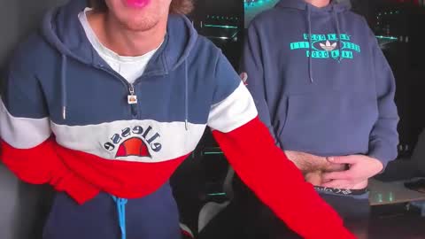 Snapshot of esthetics_boys chatting on 11.01.25 LOUIS online show from 11.01.25