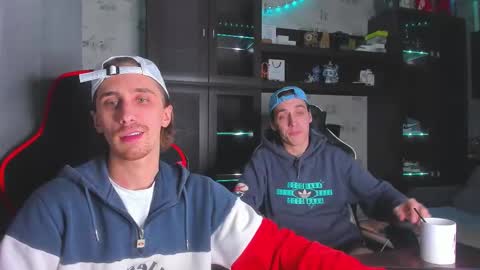 Snapshot of esthetics_boys chatting on 11.02.25 LOUIS online show from 11.02.25