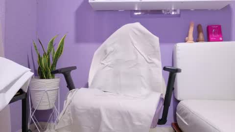 Snapshot of estill_hunk chatting on 07.28.26 Estill online show from 07.28.26