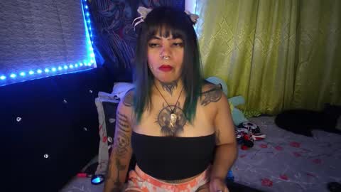 Snapshot of eta_carinae6 chatting on 10.20.25 eta_carinae6 online show from 10.20.25