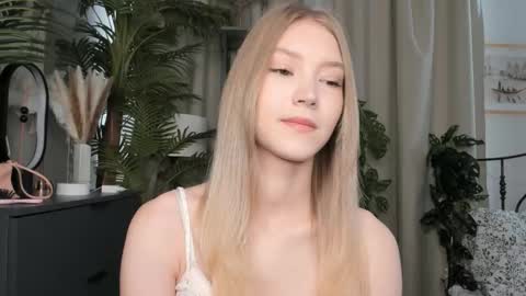 Snapshot of eternity_cuite chatting on 09.13.25 Natalie online show from 09.13.25
