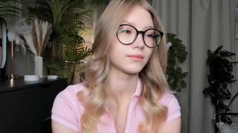 Snapshot of eternity_cuite chatting on 09.25.25 Natalie online show from 09.25.25