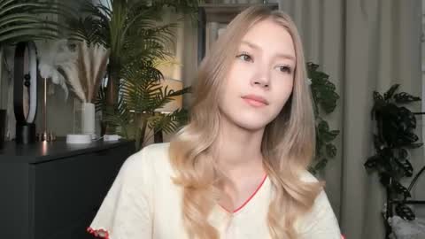 Snapshot of eternity_cuite chatting on 09.26.25 Natalie online show from 09.26.25