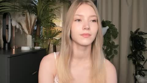 Snapshot of eternity_cuite chatting on 09.27.25 Natalie online show from 09.27.25