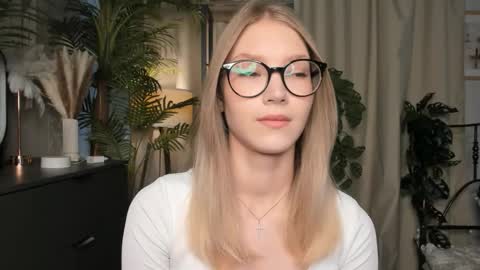 Snapshot of eternity_cuite chatting on 10.16.25 Natalie online show from 10.16.25