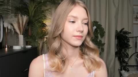 Snapshot of eternity_cuite chatting on 10.17.25 Natalie online show from 10.17.25