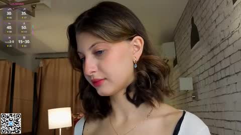 Snapshot of ethalhatchell chatting on 10.22.25 Elsa online show from 10.22.25