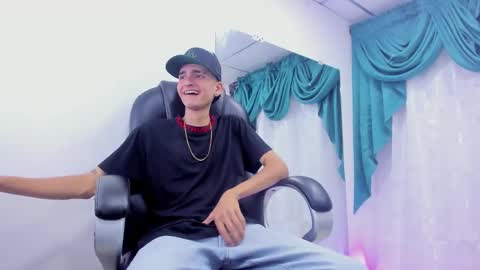 Snapshot of ethan_boy_ chatting on 12.20.24 Ethan online show from 12.20.24