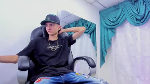 Snapshot of ethan_boy_ chatting on 12.21.24 Ethan online show from 12.21.24