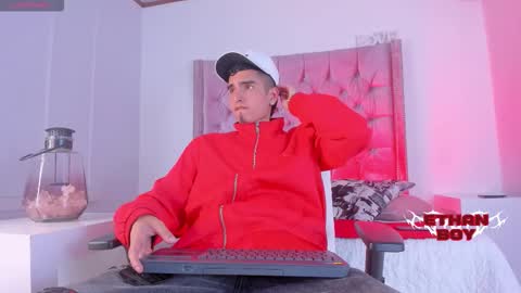Snapshot of ethan_boy_ chatting on 11.25.25 Ethan online show from 11.25.25