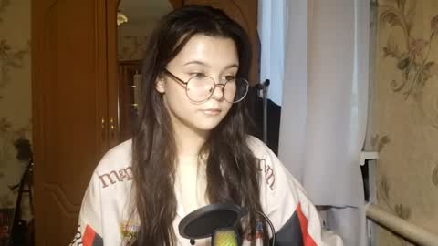 Snapshot of eugeniecarrubba chatting on 05.20.26 Lily 1st day online show from 05.20.26