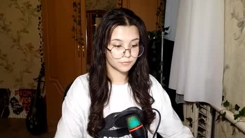 Snapshot of eugeniecarrubba chatting on 05.25.26 Lily 1st day online show from 05.25.26