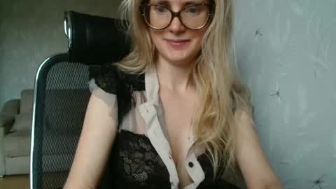 eva2323 online show from 09.19.25