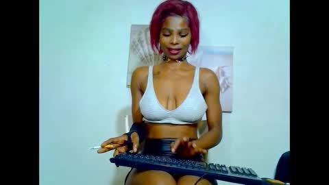 Snapshot of eva4him831 chatting on 02.19.25 eva4him831 online show from 02.19.25