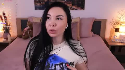 Snapshot of eva__si chatting on 02.21.25 Eva online show from 02.21.25