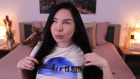 Snapshot of eva__si chatting on 03.06.25 Eva online show from 03.06.25