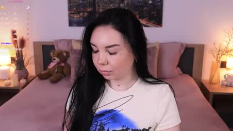 Snapshot of eva__si chatting on 03.10.25 Eva online show from 03.10.25