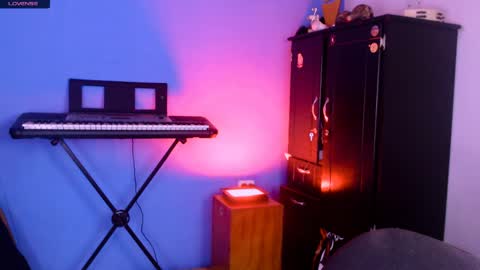 Iris Smile  independent model online show from 04.16.26