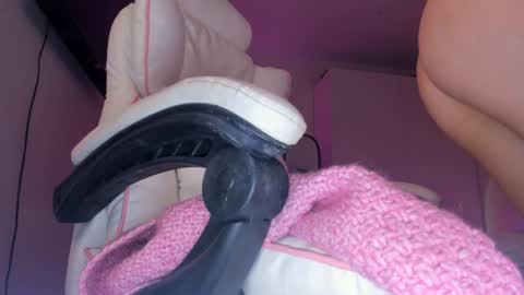 Eva Davis online show from 01.18.25